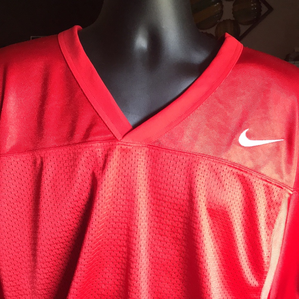 🚨B2G1 New NIKE Red Football Jersey Top